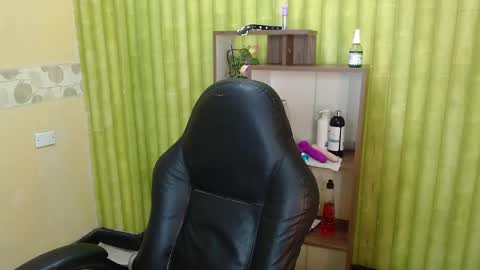 Snapshot of aaronbakers chatting on February 18, 9:32 am im NiallDun online show from February 18, 9:32 am