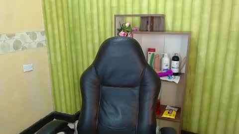 Snapshot of aaronbakers chatting on March 9, 10:41 am im NiallDun online show from March 9, 10:41 am