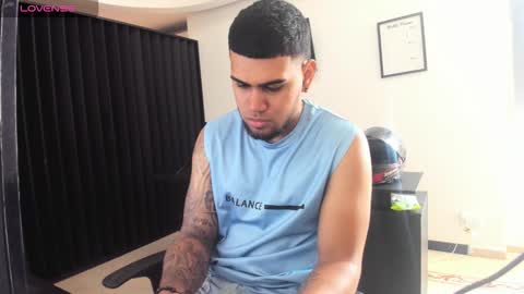 ig aaron hunter123 online show from March 21, 1:58 pm