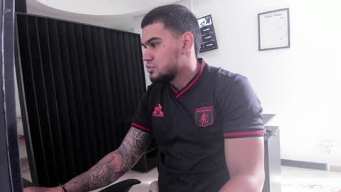 ig aaron hunter123 online show from April 7, 1:44 pm