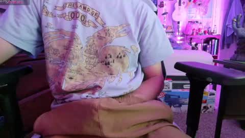 Snapshot of aaronskeetman chatting on July 26, 4:42 am Aaron Skeetman online show from July 26, 4:42 am