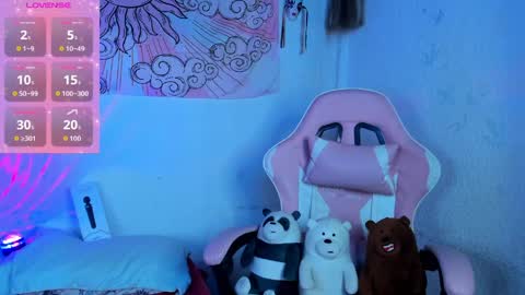 Snapshot of abbie_senjen chatting on May 20, 5:57 am April online show from May 20, 5:57 am