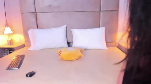 abbiethomas online show from October 18, 4:26 am