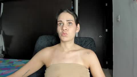 Snapshot of abby_connie chatting on July 1, 6:40 pm Abby Connie online show from July 1, 6:40 pm