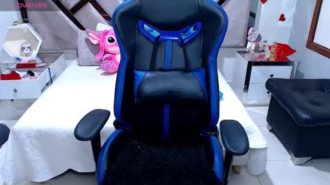 Snapshot of abby_sexyxx chatting on December 5, 8:22 pm abby sexyxx online show from December 5, 8:22 pm