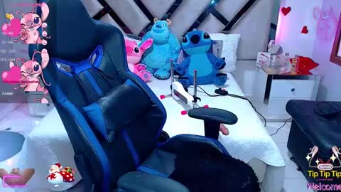 Snapshot of abby_sexyxx chatting on December 5, 11:40 pm abby sexyxx online show from December 5, 11:40 pm