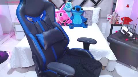 Snapshot of abby_sexyxx chatting on December 7, 9:11 pm abby sexyxx online show from December 7, 9:11 pm