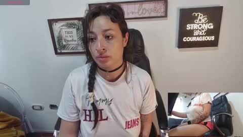 Snapshot of abby_taylorr_ chatting on May 18, 1:06 pm Vannesa online show from May 18, 1:06 pm