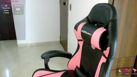 Snapshot of abby_tits chatting on October 29, 4:20 pm ABBY  online show from October 29, 4:20 pm