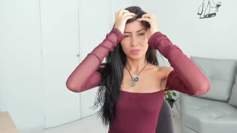 Laura  online show from April 26, 2:15 pm