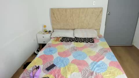 sara online show from December 14, 12:49 am