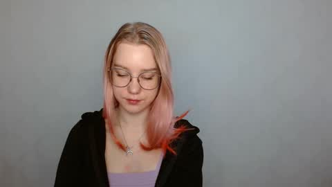 Snapshot of abbymoore__ chatting on December 13, 8:41 am Abby Lovense is active online show from December 13, 8:41 am