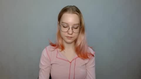 Snapshot of abbymoore__ chatting on December 22, 9:55 am Abby Lovense is active online show from December 22, 9:55 am