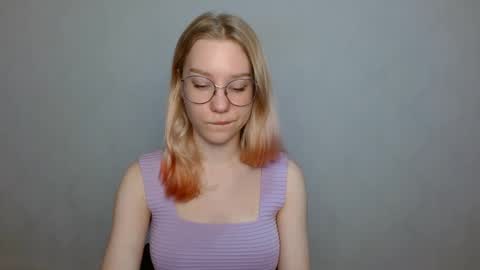 Snapshot of abbymoore__ chatting on January 10, 8:18 am Abby Lovense is active online show from January 10, 8:18 am