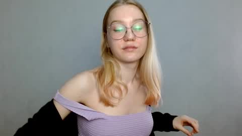 Snapshot of abbymoore__ chatting on February 22, 12:51 pm Abby Lovense is active online show from February 22, 12:51 pm