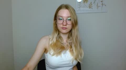 Snapshot of abbymoore__ chatting on September 12, 8:14 am Abby Lovense is active online show from September 12, 8:14 am