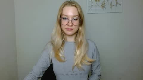 Snapshot of abbymoore__ chatting on September 13, 8:58 am Abby Lovense is active online show from September 13, 8:58 am