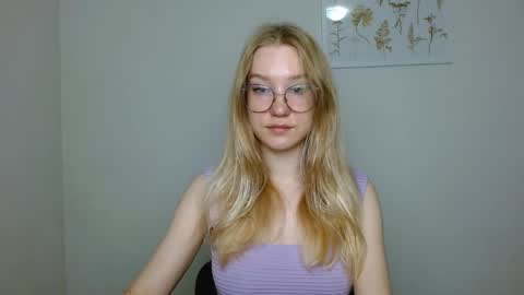 Snapshot of abbymoore__ chatting on September 24, 9:12 am Abby Lovense is active online show from September 24, 9:12 am