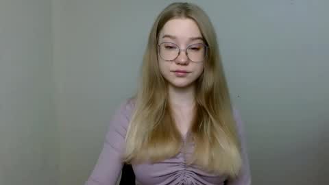 Snapshot of abbymoore__ chatting on May 7, 11:26 am Abby Lovense is active online show from May 7, 11:26 am