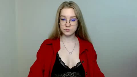Snapshot of abbymoore__ chatting on June 7, 10:19 am Abby Lovense is active online show from June 7, 10:19 am