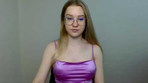 Snapshot of abbymoore__ chatting on June 8, 10:04 am Abby Lovense is active online show from June 8, 10:04 am