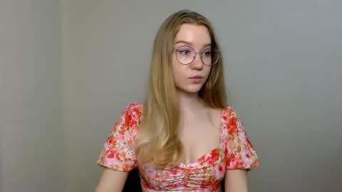 Snapshot of abbymoore__ chatting on June 11, 9:51 am Abby Lovense is active online show from June 11, 9:51 am
