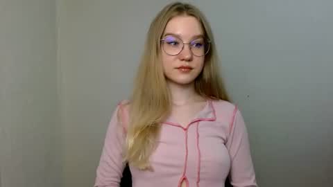Snapshot of abbymoore__ chatting on June 17, 9:56 am Abby Lovense is active online show from June 17, 9:56 am