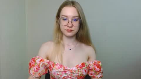Snapshot of abbymoore__ chatting on July 7, 10:08 am Abby Lovense is active online show from July 7, 10:08 am