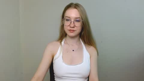 Snapshot of abbymoore__ chatting on July 12, 10:39 am Abby Lovense is active online show from July 12, 10:39 am