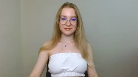 Snapshot of abbymoore__ chatting on July 13, 11:35 am Abby Lovense is active online show from July 13, 11:35 am