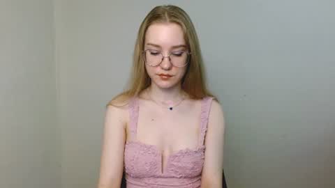 Snapshot of abbymoore__ chatting on July 20, 10:29 am Abby Lovense is active online show from July 20, 10:29 am