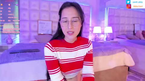 Abigail online show from December 3, 5:45 pm