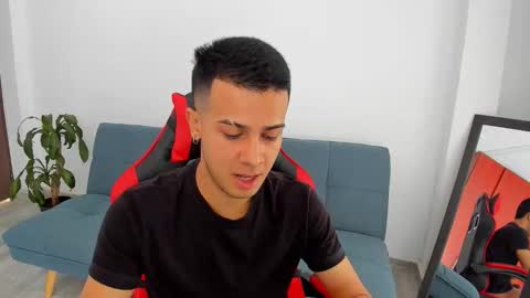 Independence model AbelAsburgo online show from March 19, 4:11 pm