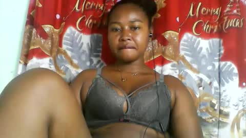 Snapshot of abella677022 chatting on June 7, 5:44 am abella677022 online show from June 7, 5:44 am