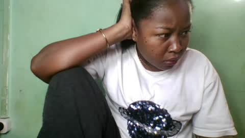 Snapshot of abella677022 chatting on June 29, 5:03 am abella677022 online show from June 29, 5:03 am