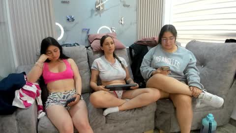 abella_as_ online show from February 19, 5:09 pm