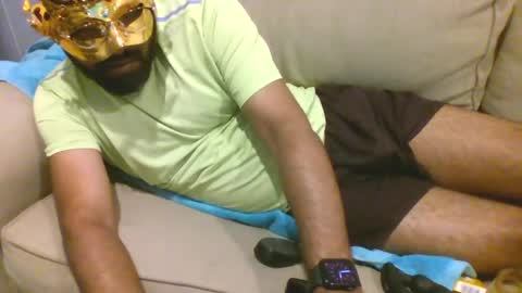 Snapshot of abhi_cam chatting on December 2, 3:58 pm Naked Gentleman online show from December 2, 3:58 pm