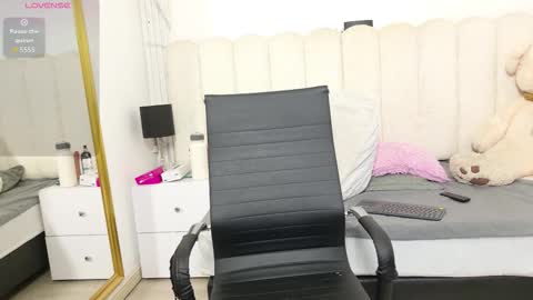 Snapshot of abi_doll chatting on February 23, 12:46 pm abi_doll online show from February 23, 12:46 pm