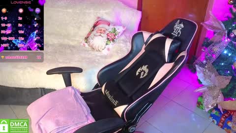 Snapshot of abigail_monroe__ chatting on December 6, 3:52 am abigail_monroe__ online show from December 6, 3:52 am