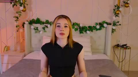 Snapshot of abigailforl chatting on April 13, 5:02 am abigailforl online show from April 13, 5:02 am