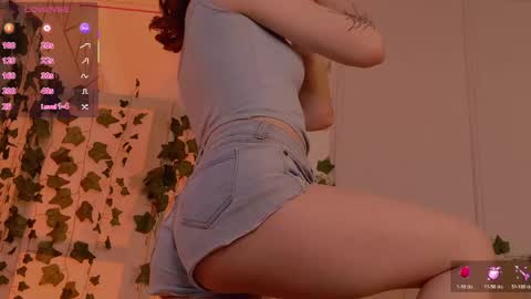 Snapshot of abigailforl chatting on May 15, 5:36 am abigailforl online show from May 15, 5:36 am