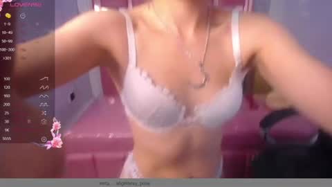 Snapshot of abril_ch_ chatting on June 20, 12:30 pm abril_ch_ online show from June 20, 12:30 pm