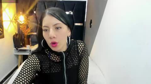 Abril Fox online show from April 17, 9:40 pm