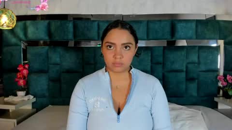 Snapshot of abril_gomez_11 chatting on May 6, 8:03 pm abril_gomez_11 online show from May 6, 8:03 pm