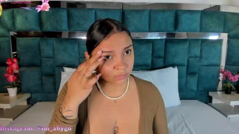 Snapshot of abril_gomez_11 chatting on May 25, 7:53 pm abril_gomez_11 online show from May 25, 7:53 pm