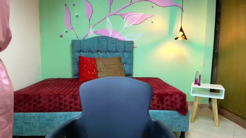 ABRIL MATTHEWS online show from December 13, 10:55 pm