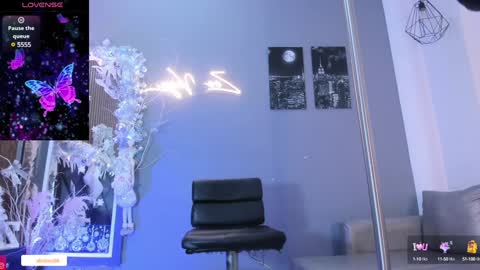 Snapshot of abril_ricci chatting on December 22, 10:38 am Abril  online show from December 22, 10:38 am