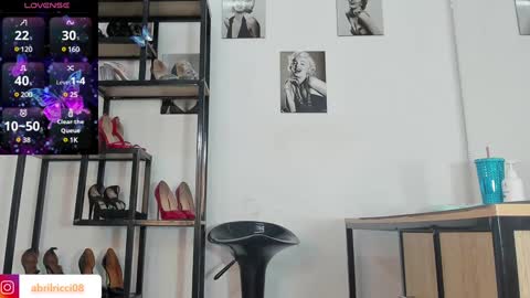 Snapshot of abril_ricci chatting on December 29, 4:27 am Abril  online show from December 29, 4:27 am