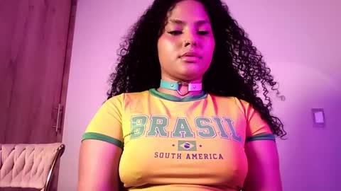 Snapshot of abril_ricci chatting on November 3, 9:48 pm Abril  online show from November 3, 9:48 pm