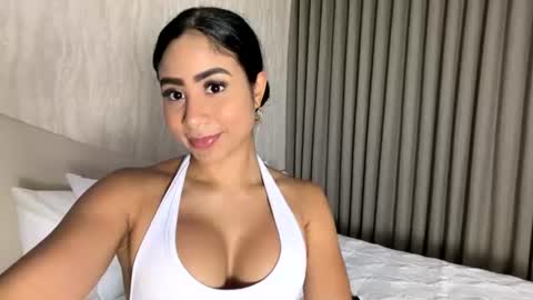 Snapshot of abril_victoria chatting on July 21, 12:35 am Abril Victoria online show from July 21, 12:35 am